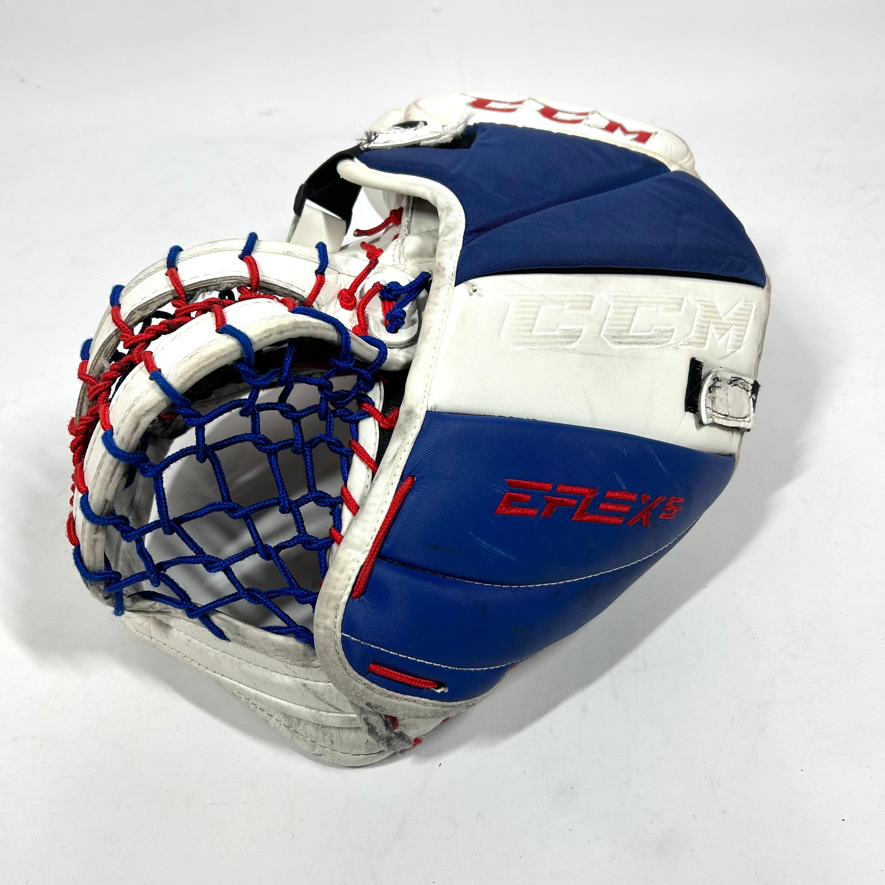 CCM Extreme Flex 5 - Gant de gardien de but Pro Stock d'occasion (bleu/rouge/blanc)